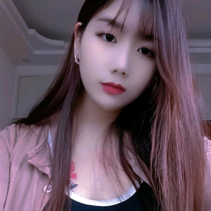 微笑掩饰伤
