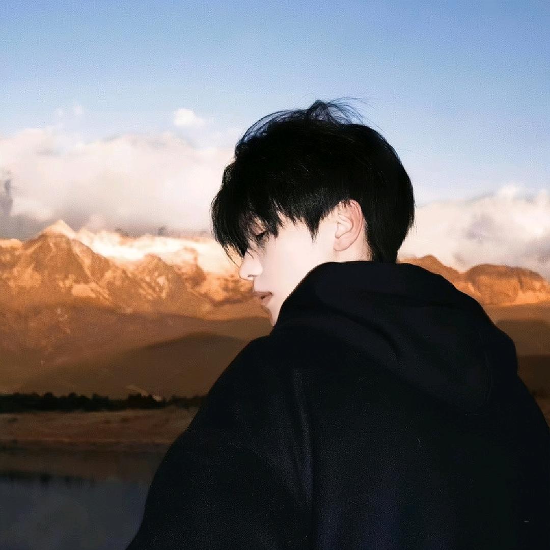 厸