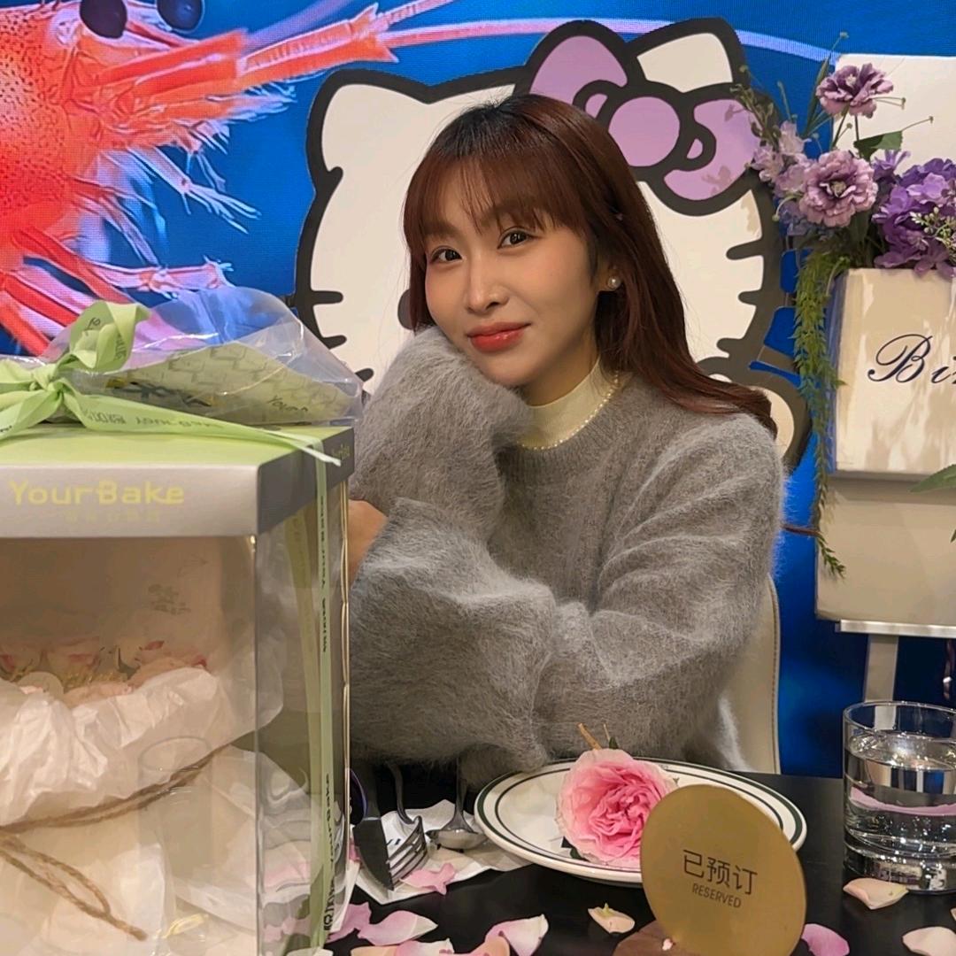 爱吃酸奶的撸铁girl