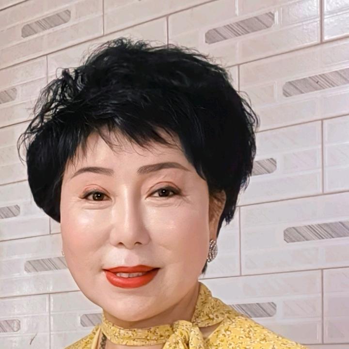 创新彩悦演出团高秋芳