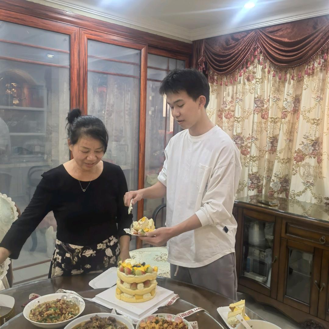 包工头彬哥（承蒙厚爱）