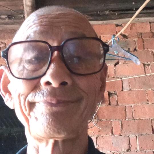 我在看电视看书