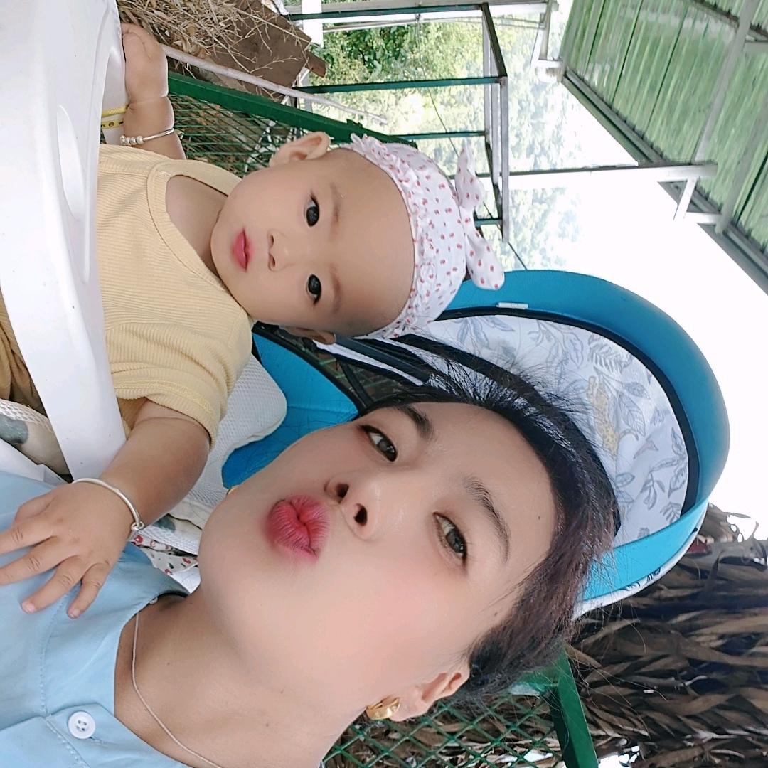 爱笑的女孩子。