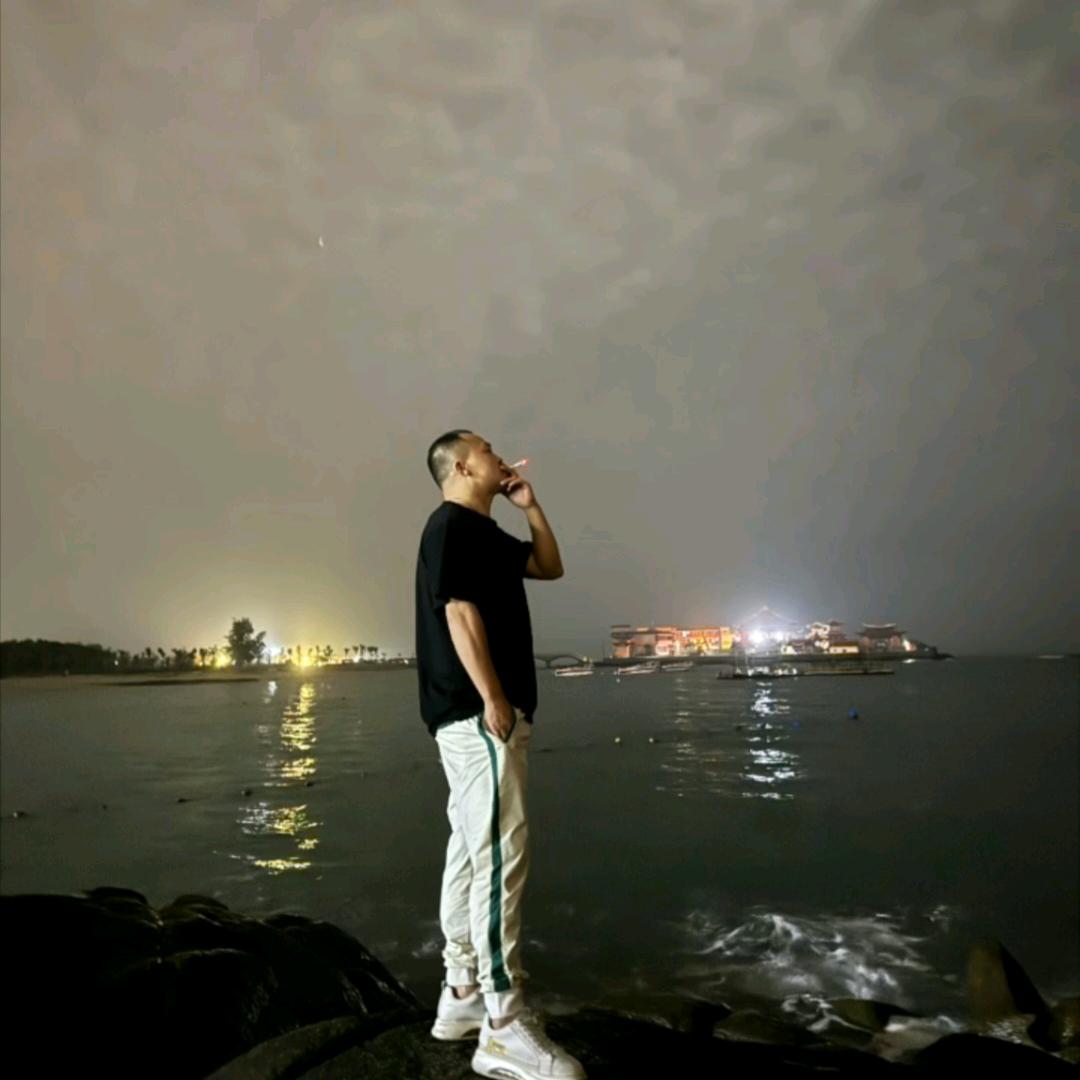 广州轩衣库服饰供应链   阿坤