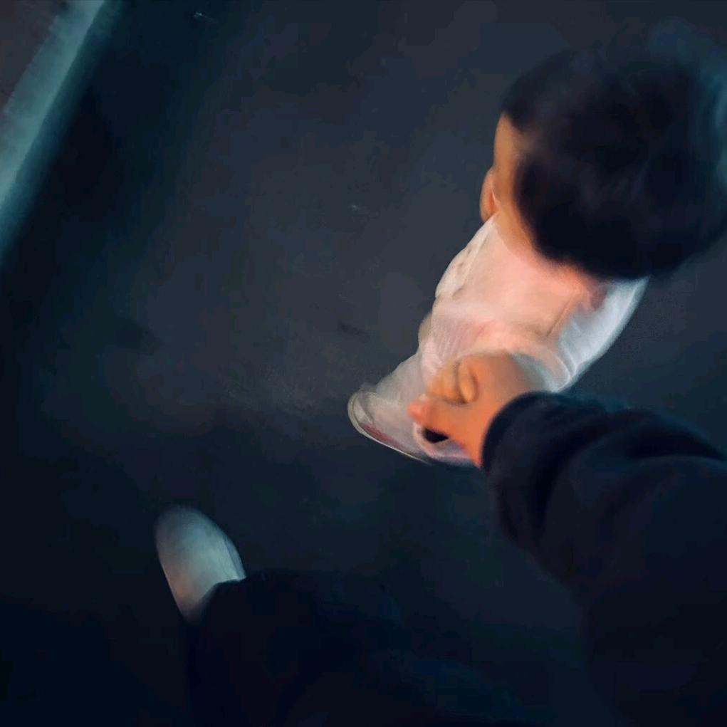 杰.