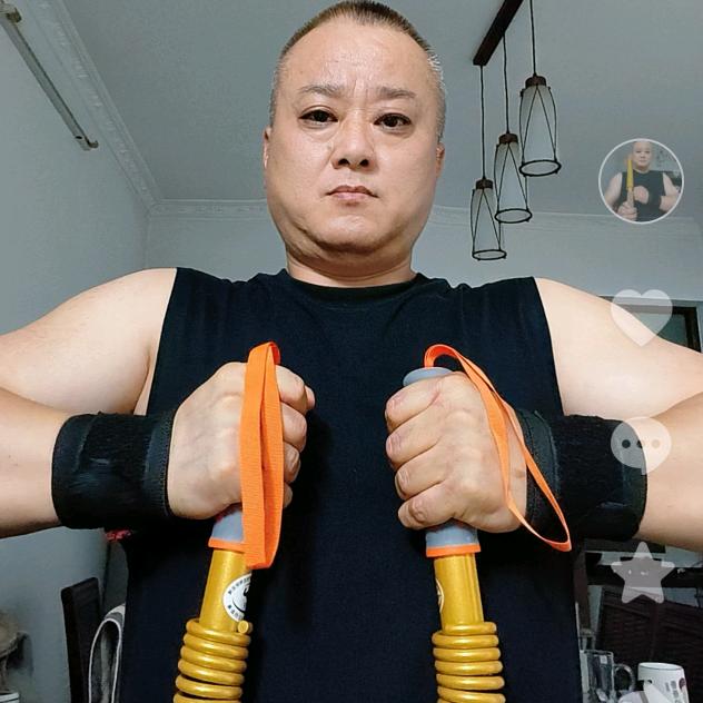 叫龙哥也行，水哥也好听