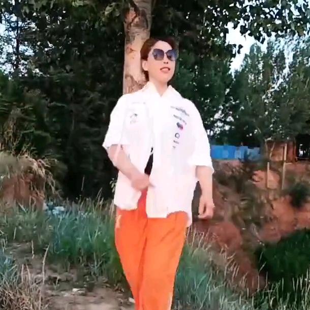 爱跳舞一朵花