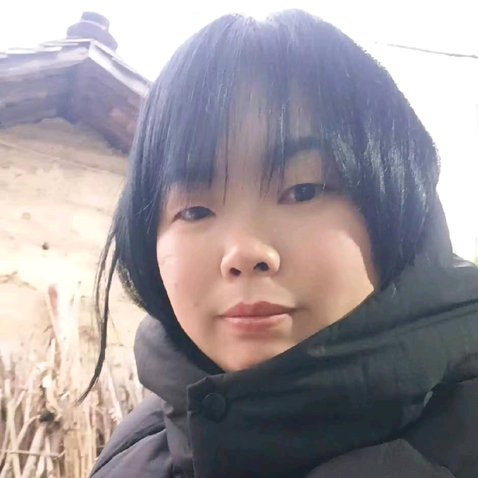 青花女子鼓乐队   王英