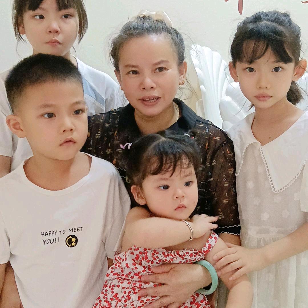 成大姐微笑《拒绝私聊》