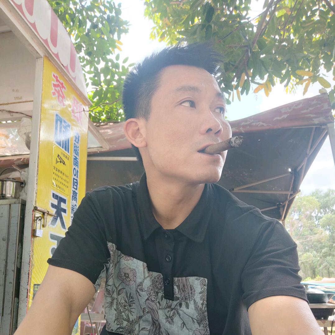 小凌同学头像
