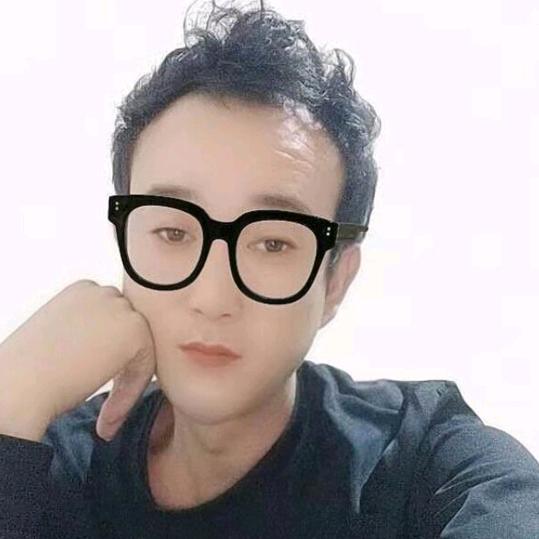 单眼皮爱唱歌888