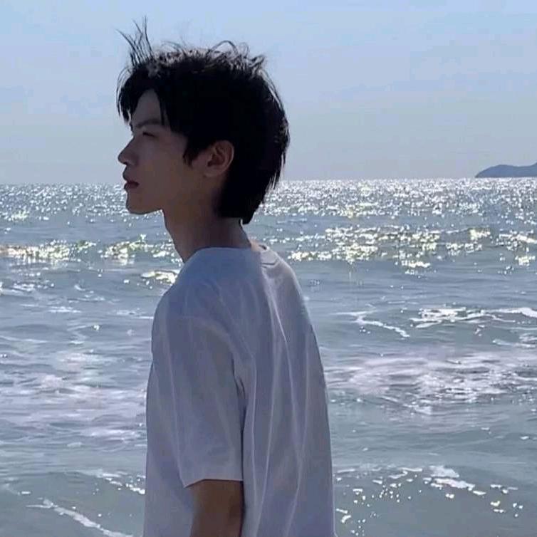 凌默