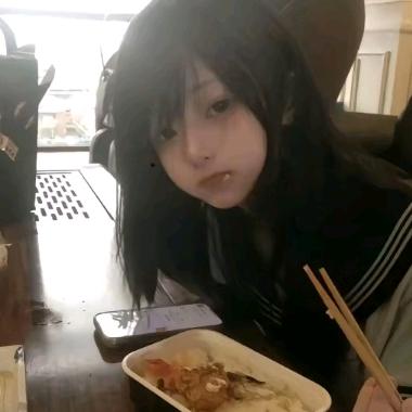 默