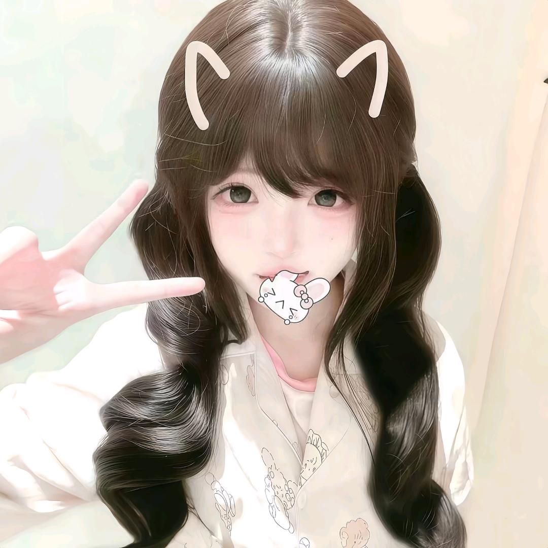 ʰᵉˡˡᵒ𝙠𝙞𝙩𝙩𝙮︎☘︎