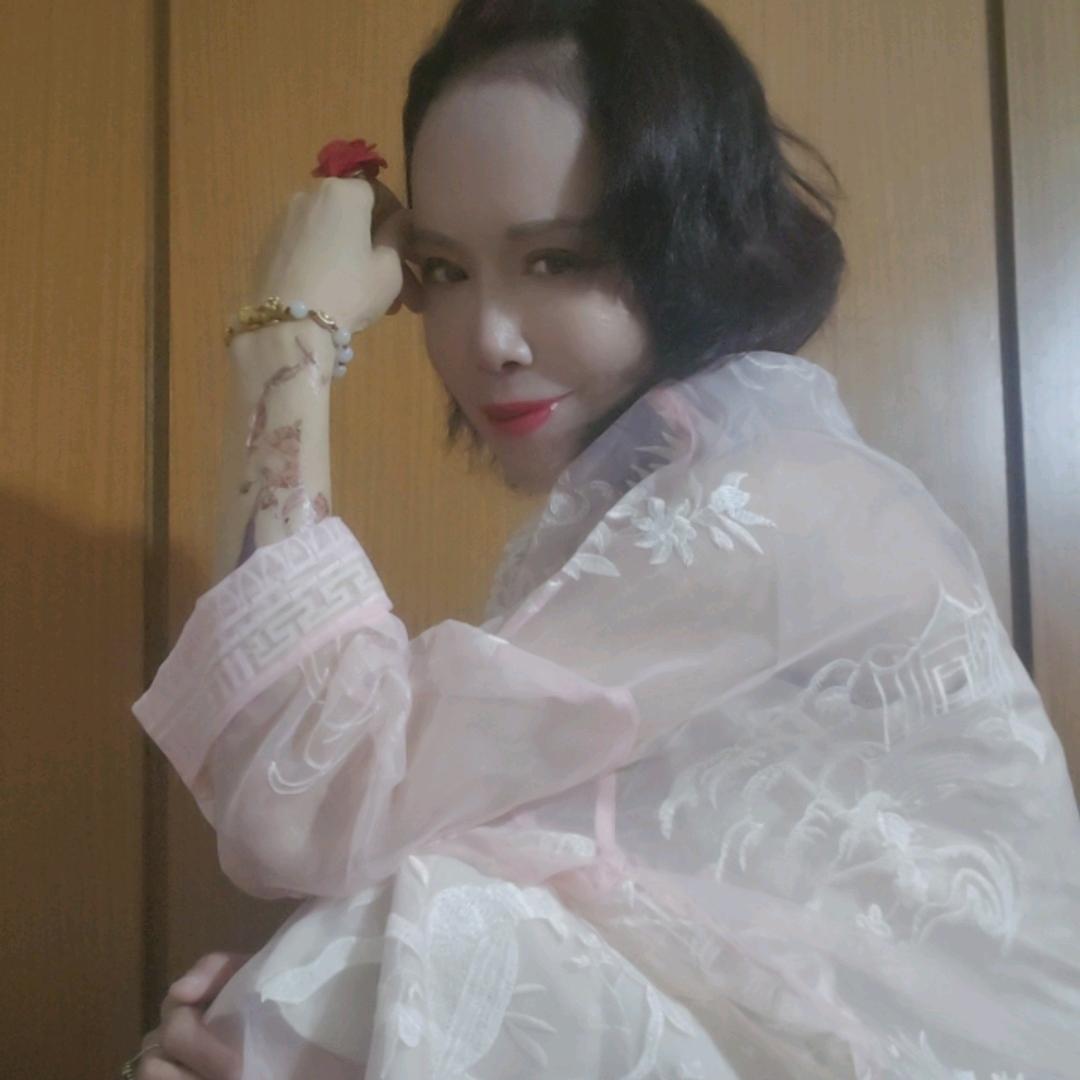 永远做一枝艳丽的红玫瑰🌹