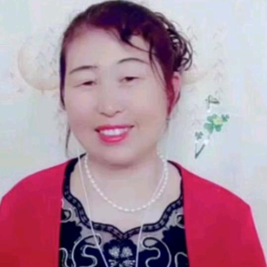 华华穿搭: