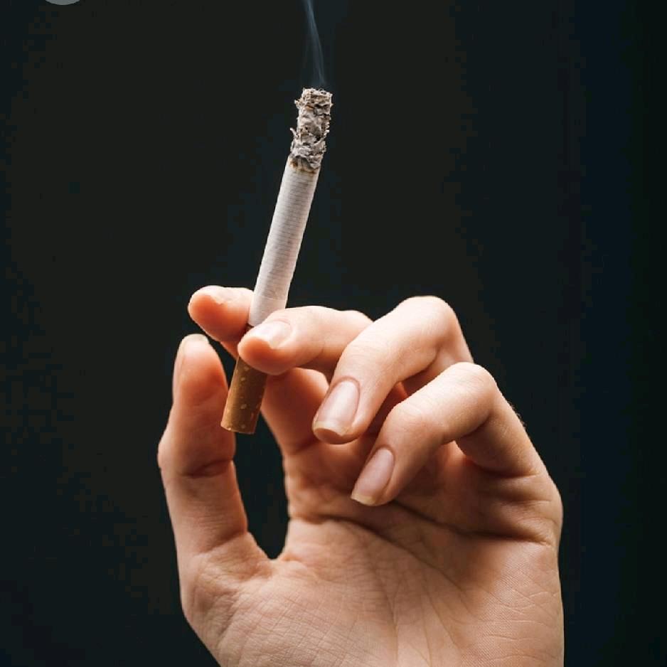 初吻给了烟🚬