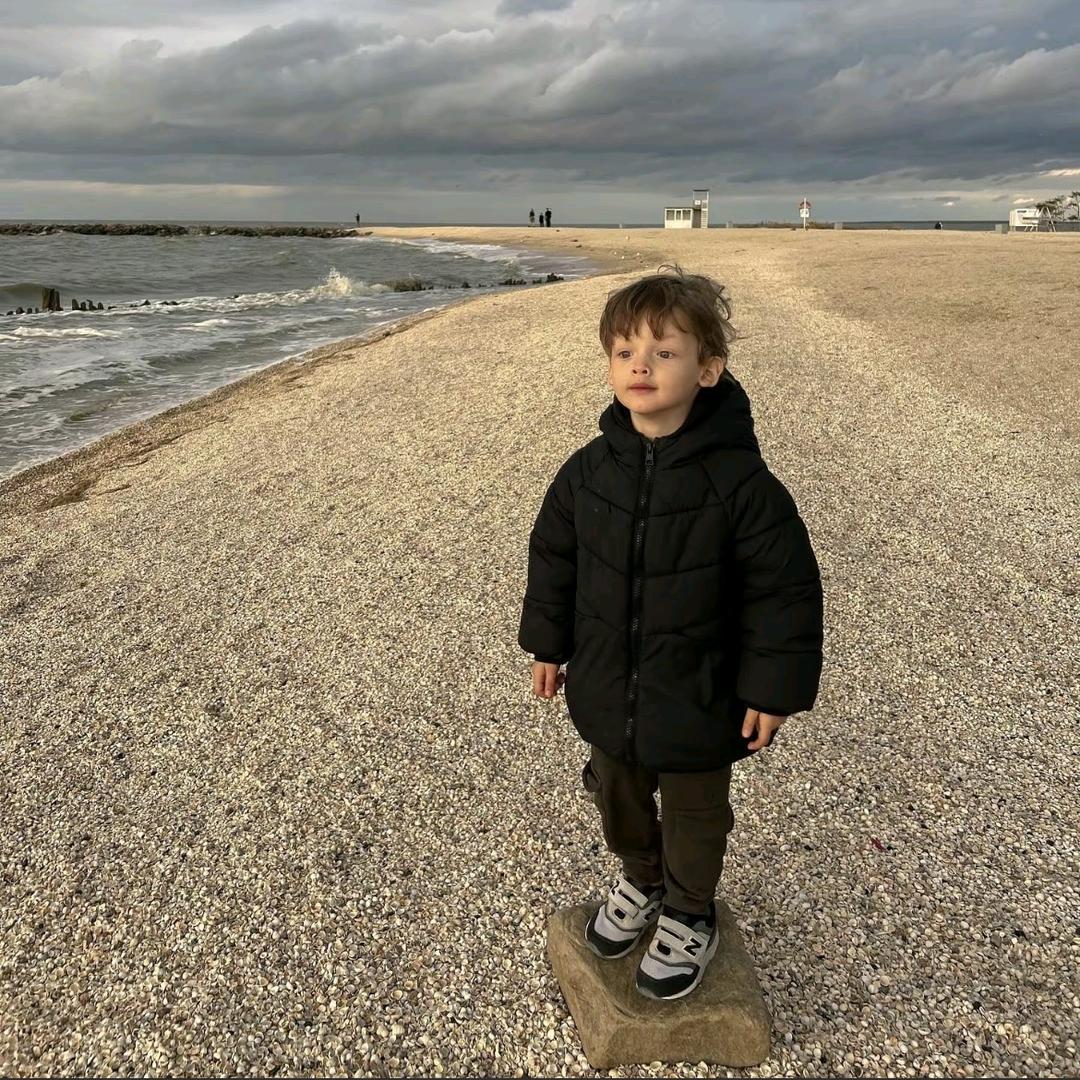 裤裤社恐小男生