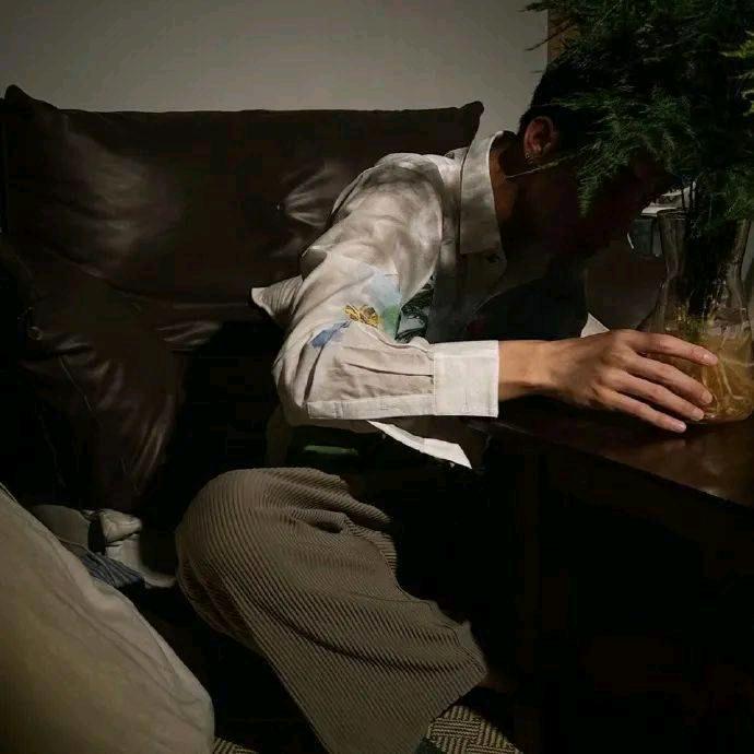 嗯，迷失自我。