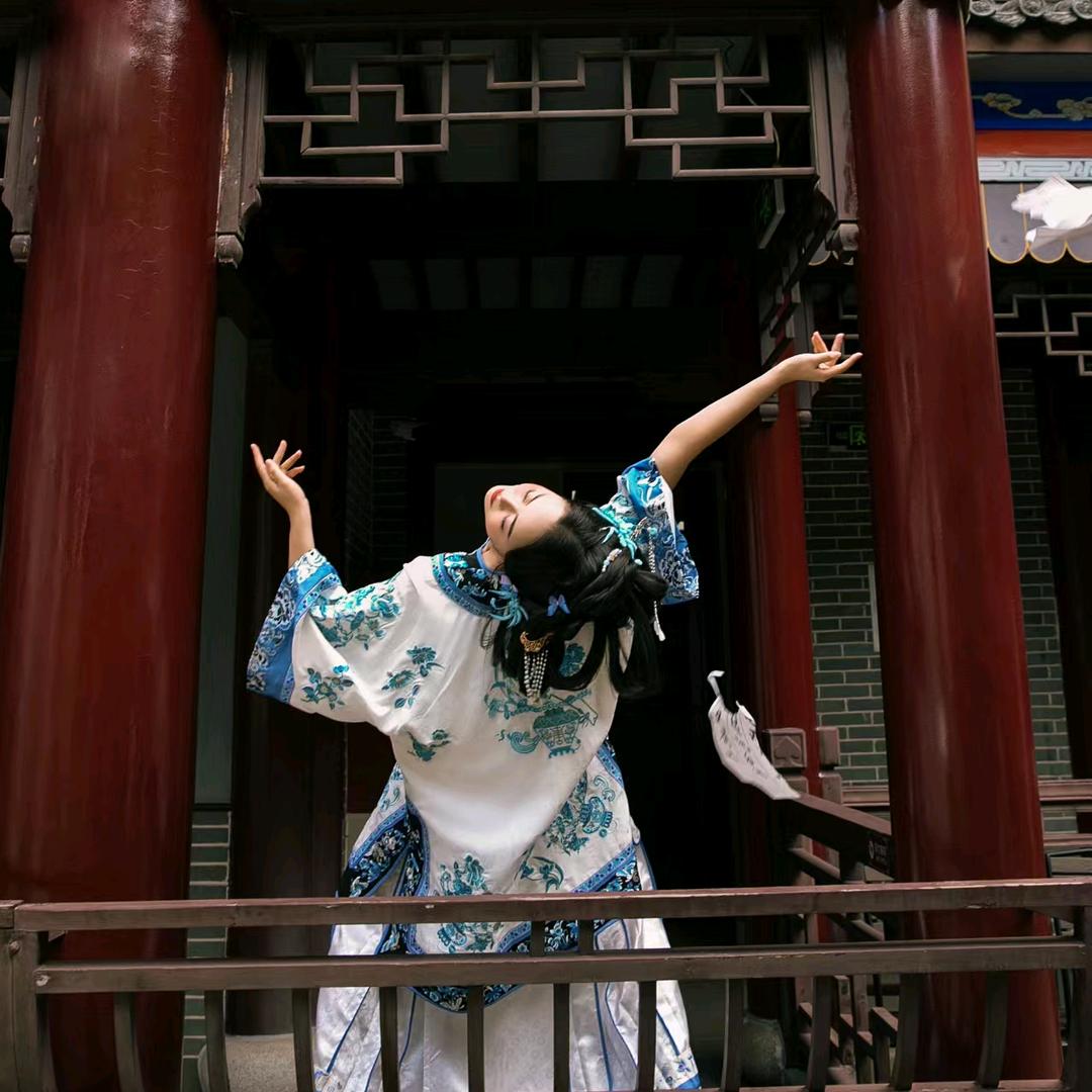 暖阳妆造