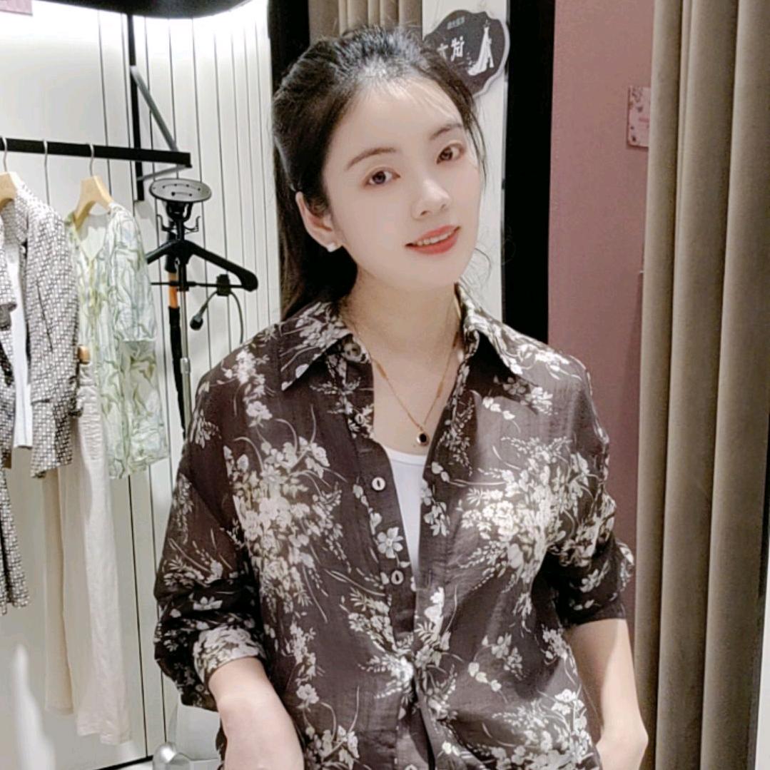 依缇品牌女装（云阳重百店肖爽）
