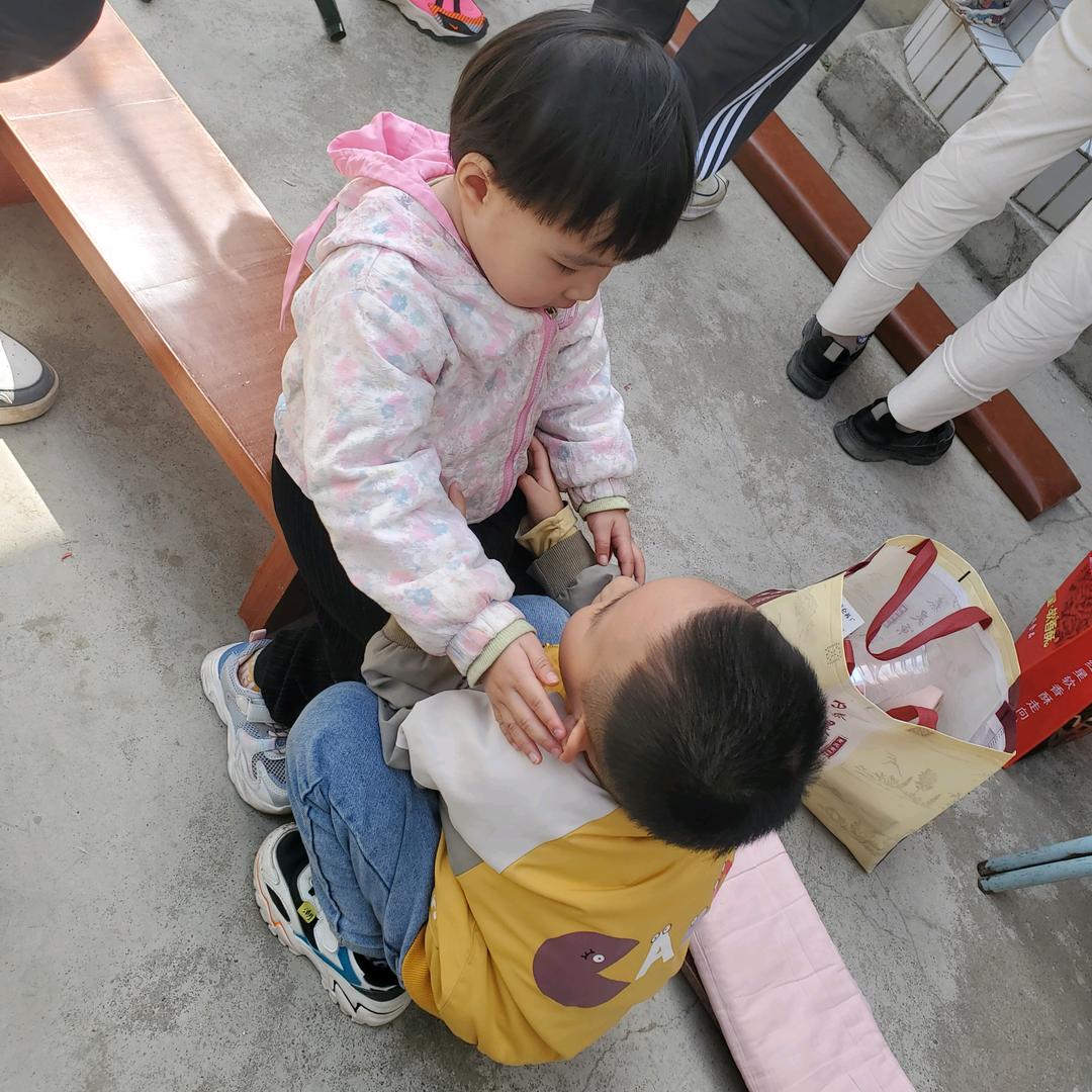 敏敏小小小小跟班