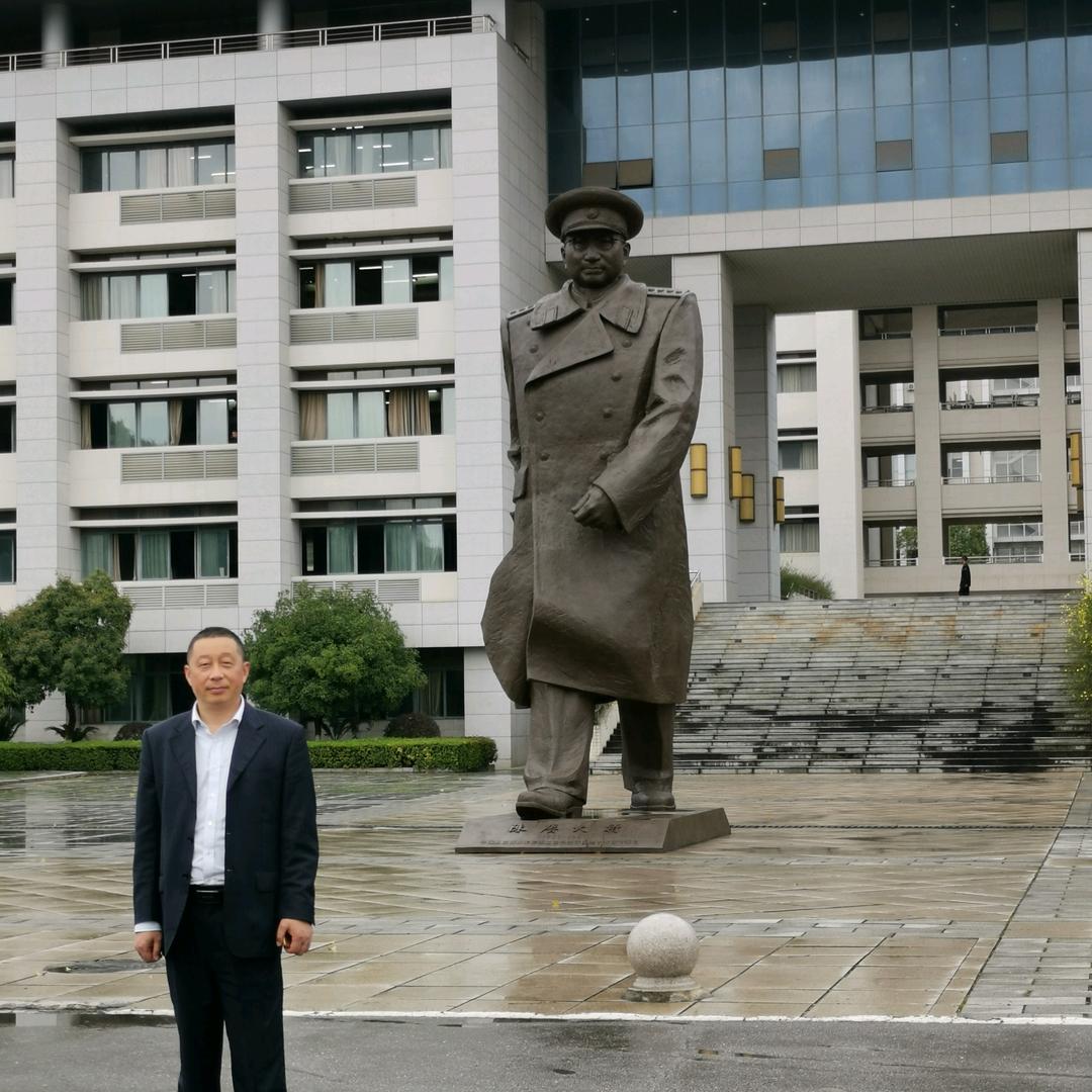 李小健