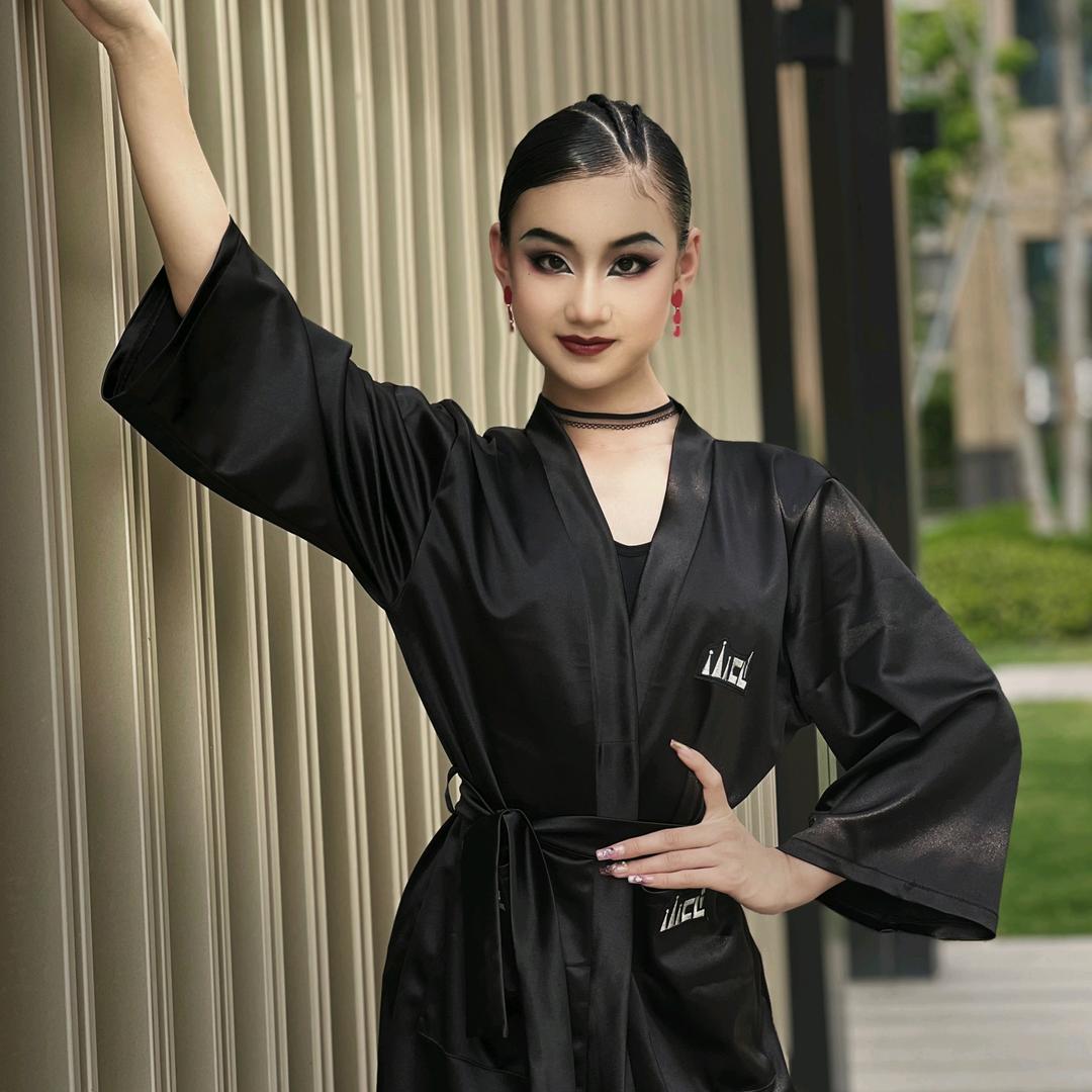 创丽舞服代言人一格格