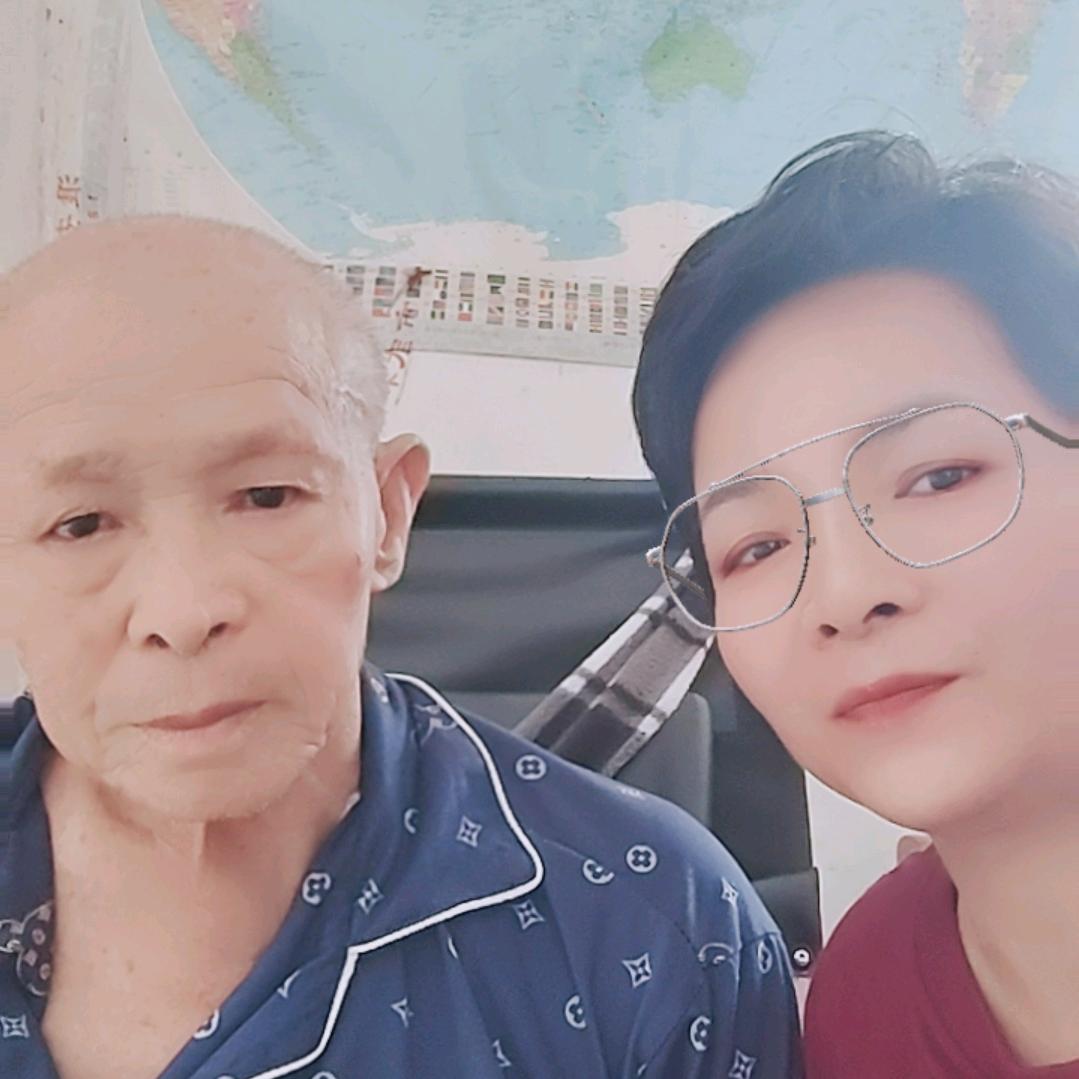 潘潘（陪父康复中）