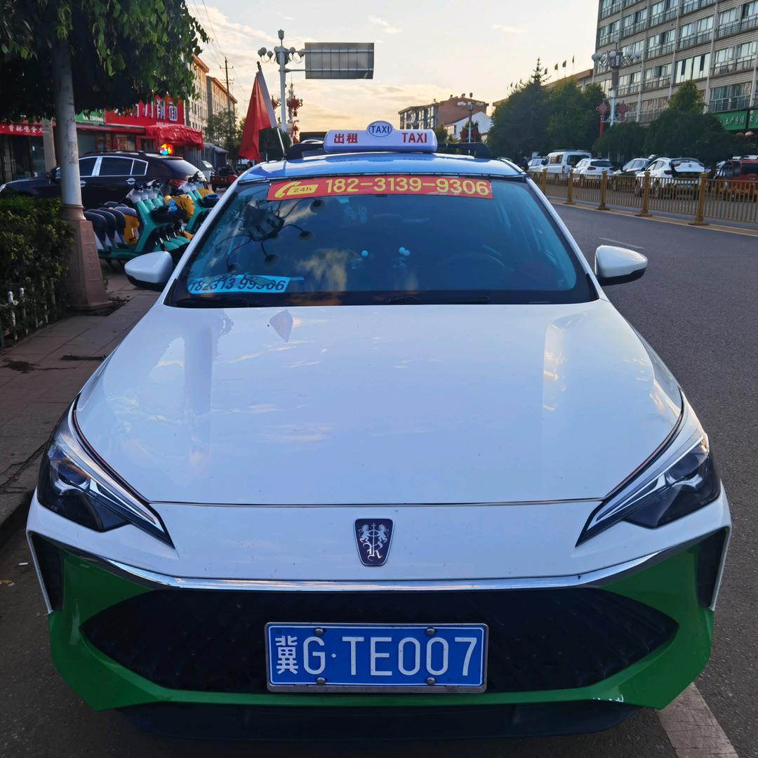 80后胖哥沽源出租车