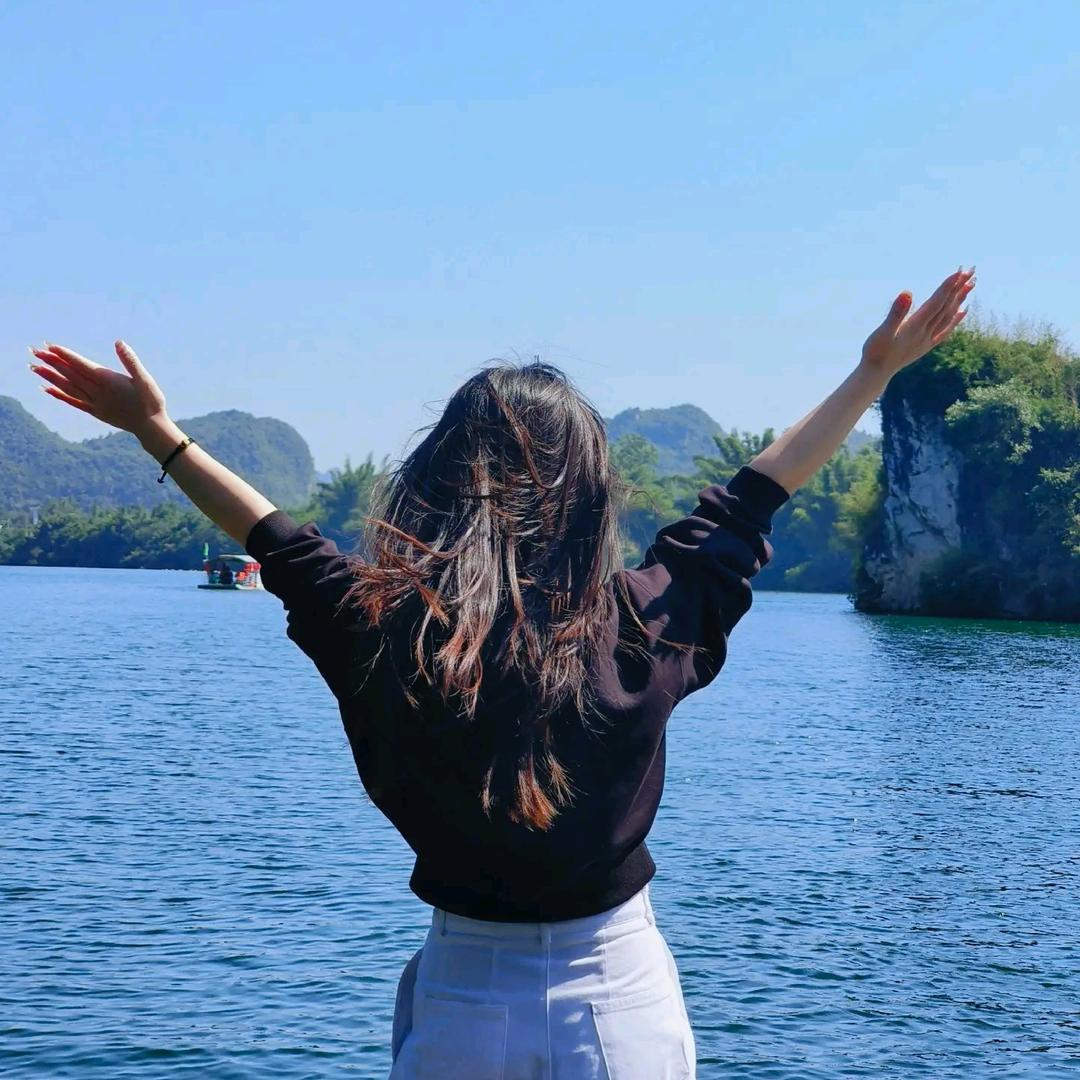 张无忌。小哥哥