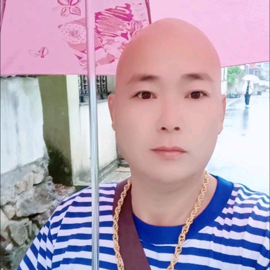 光头二哥本人单身