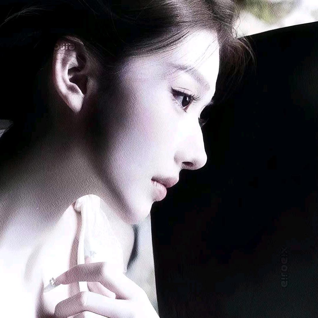 女