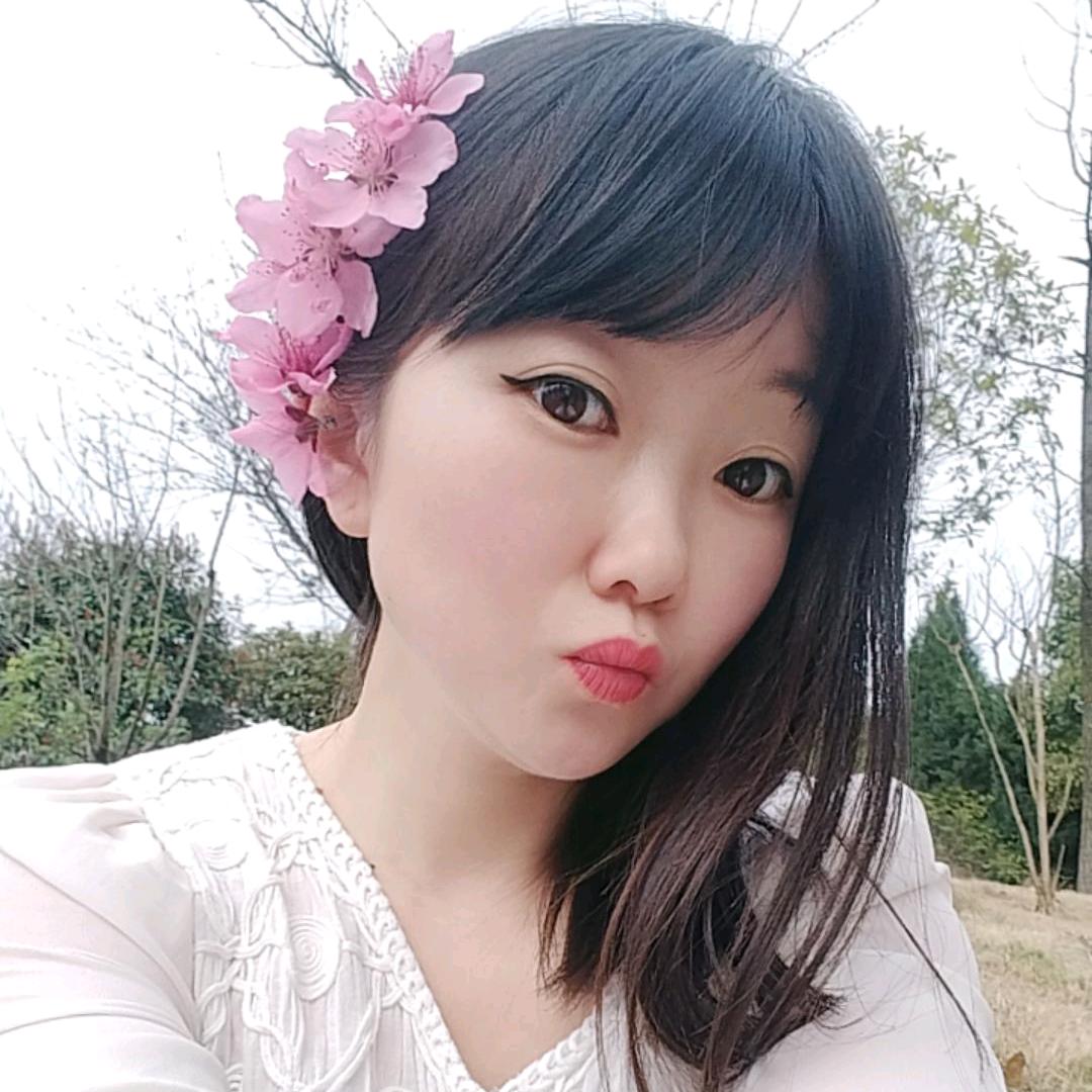 芝芝在跳舞