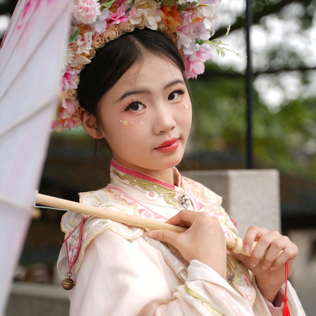 梅梅（80后摆摊卖各种纯手工制作的饼）