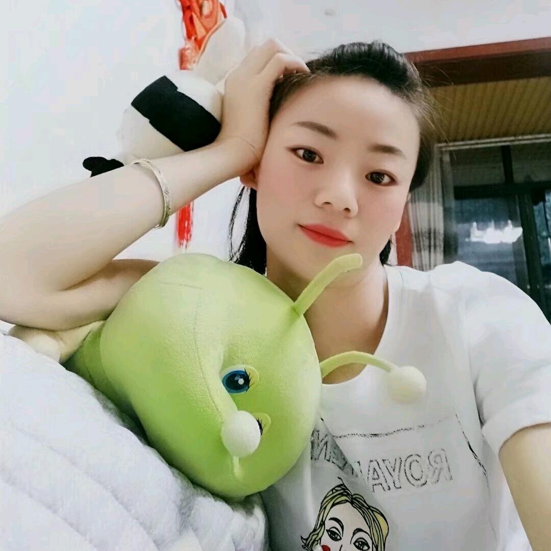 小何苗(开播号在主页@小何吖(早8:28