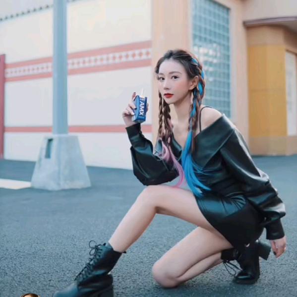 天涯小镇 彩辫 鲜花