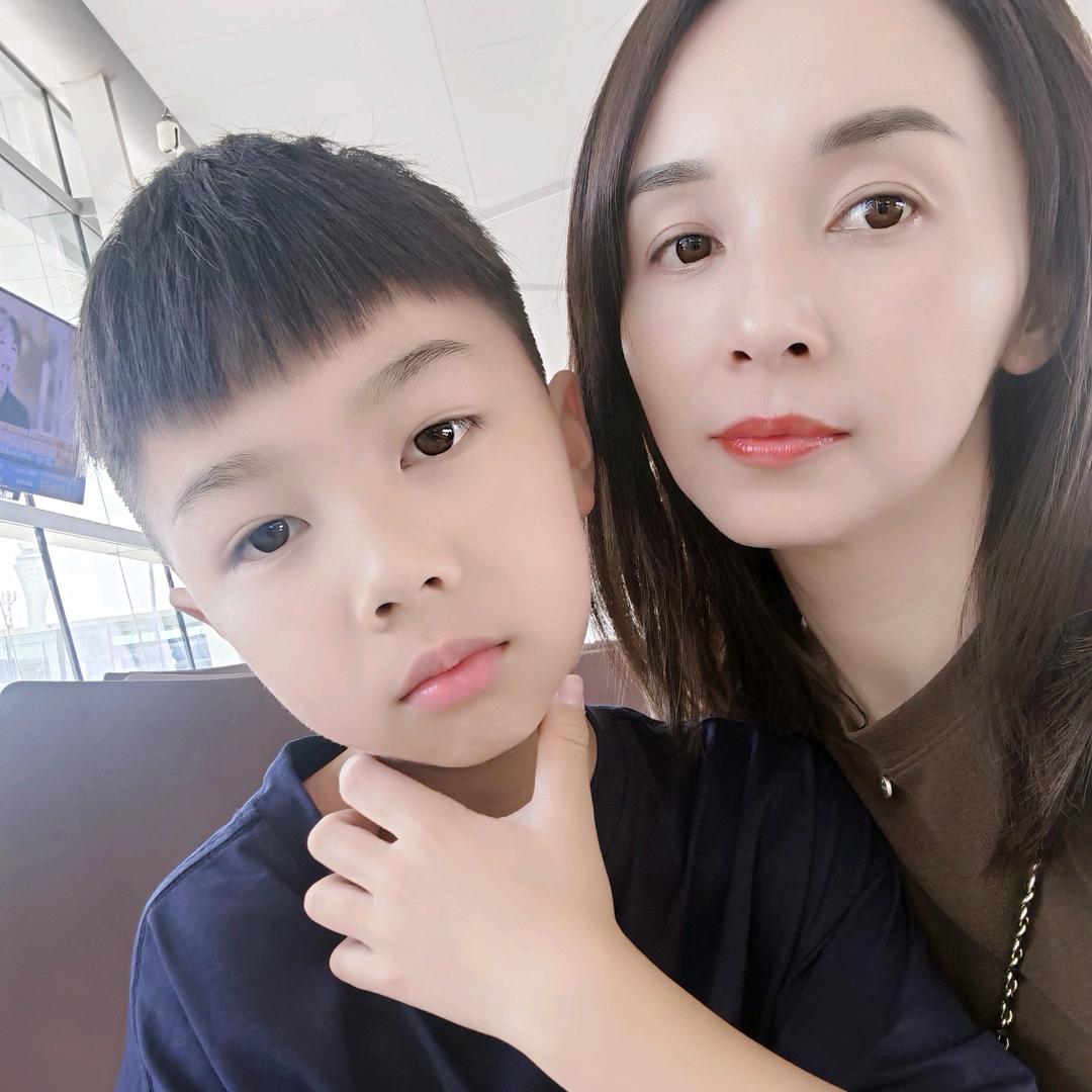 沫沫(ง •̀_•́)