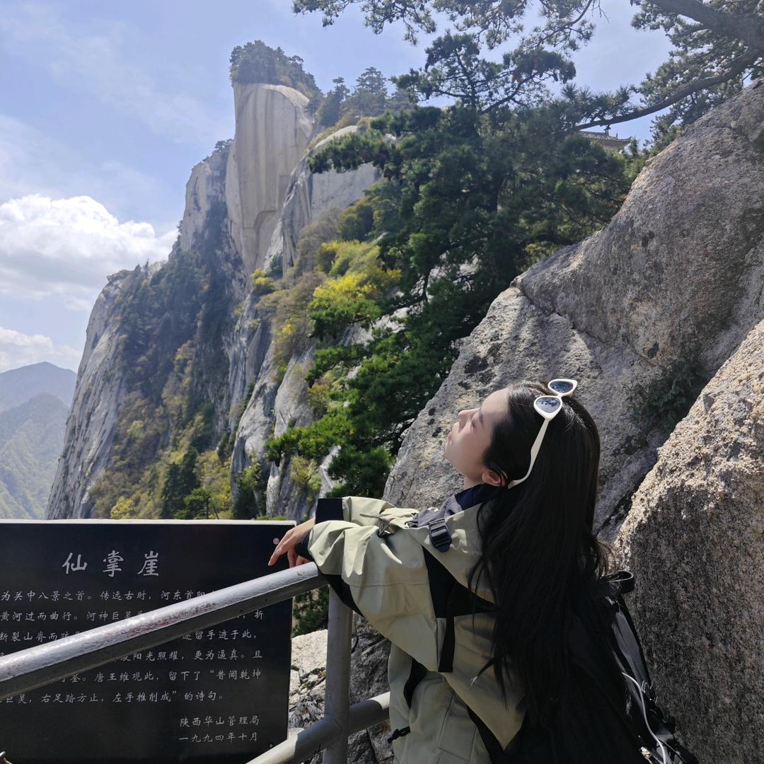 樱花树下站谁都美