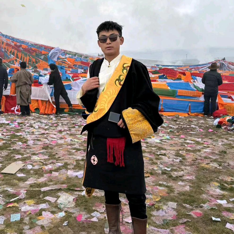 བུ་ 𝓧 𝓲   𝓛 𝓾 𝓸