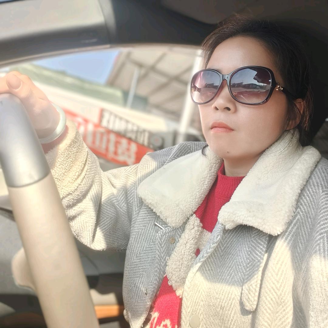 开货车的小女人