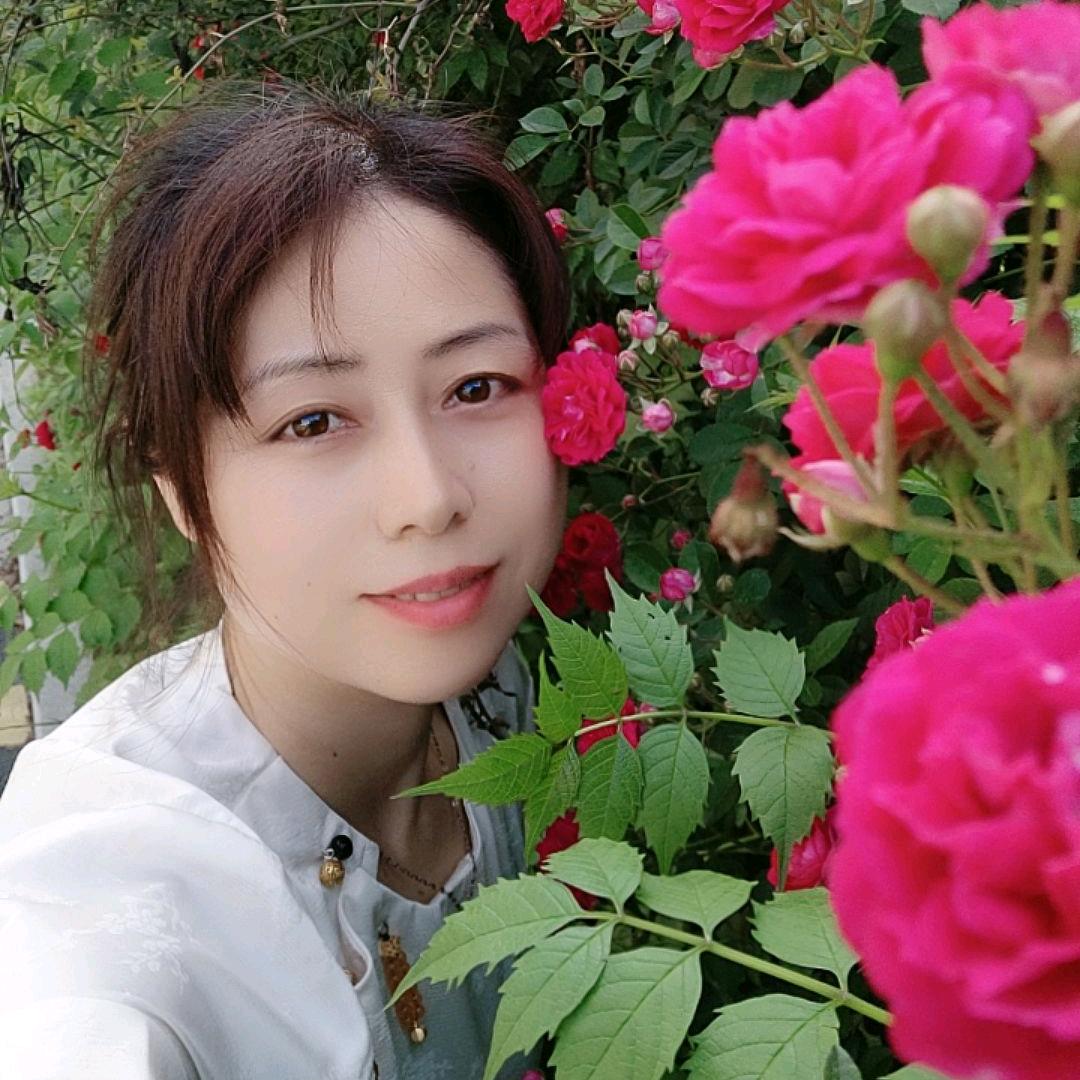 珺: