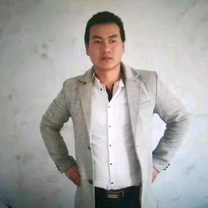 （单身）的男孩儿