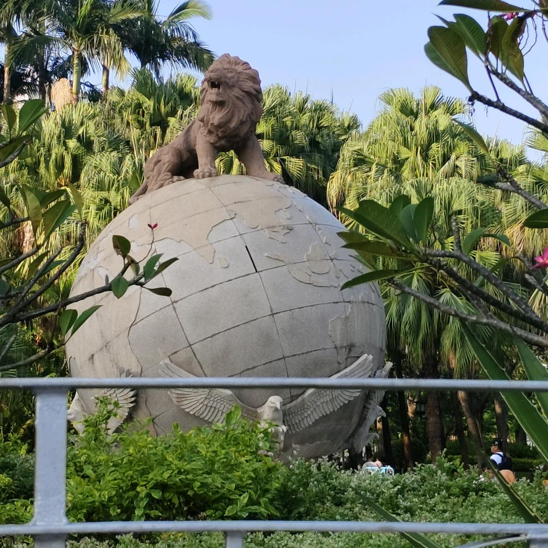 擦肩而过