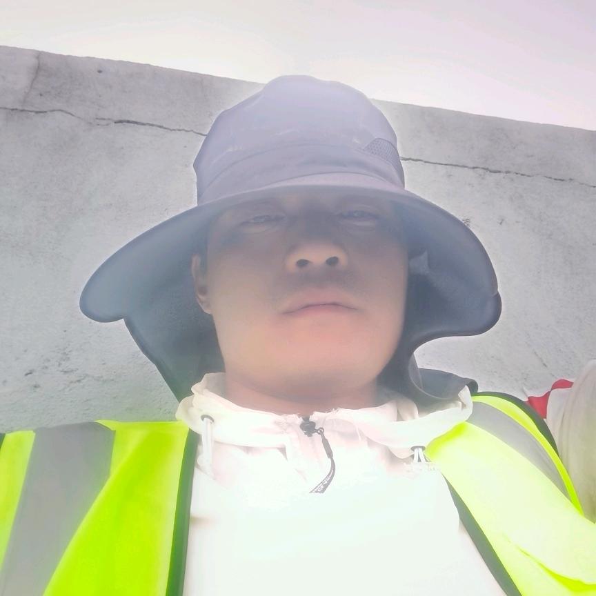 这个人很懒，没名。