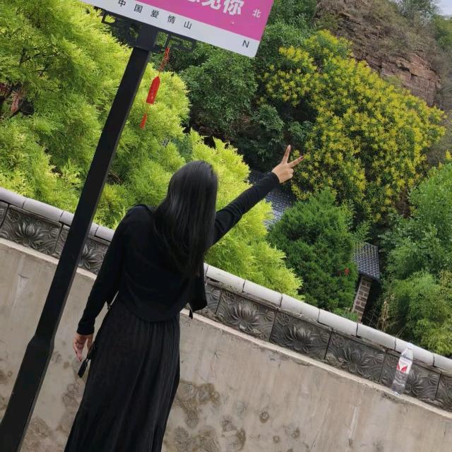 山洞的江城子头像