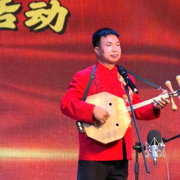 武乡艺人胡小龙