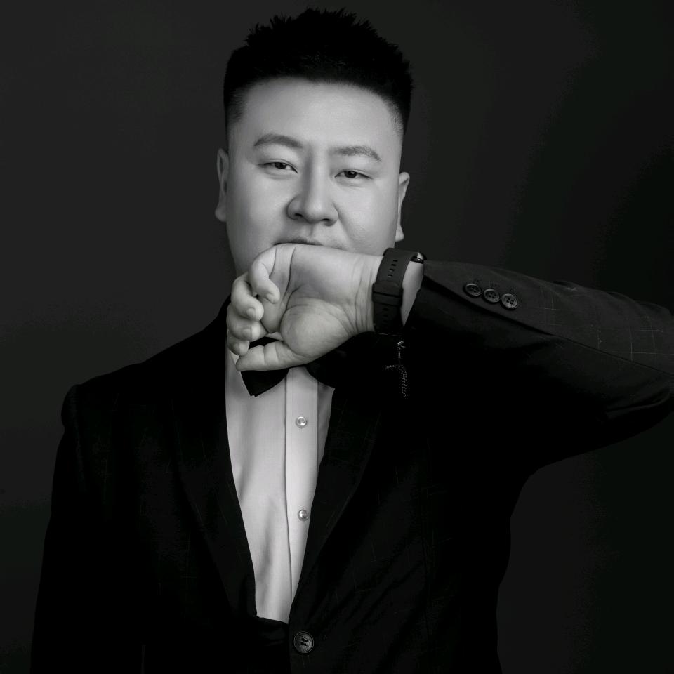 宋臣洋丨主持人