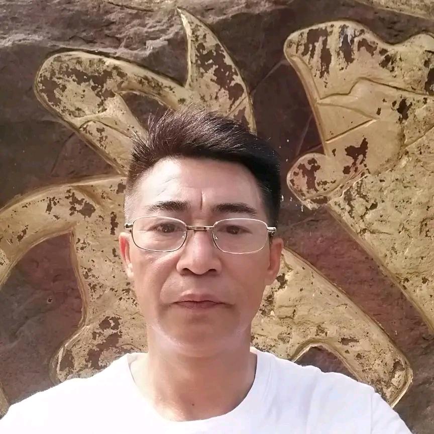 杨春，