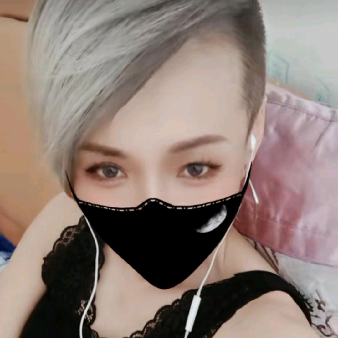 纯黑色